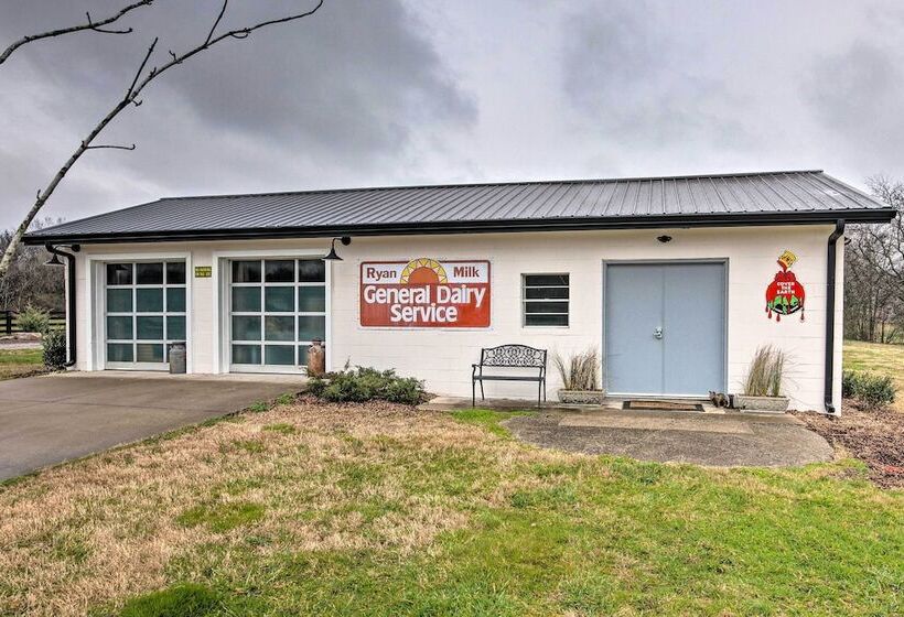 Pet Friendly  Milk Barn Cottage  On 15 Acres!