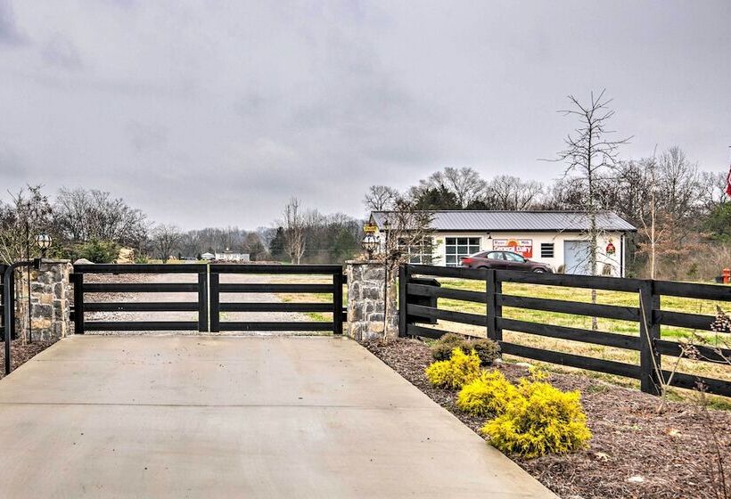 Pet Friendly  Milk Barn Cottage  On 15 Acres!