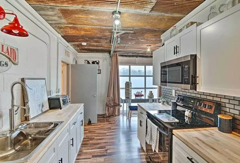 Pet Friendly  Milk Barn Cottage  On 15 Acres!