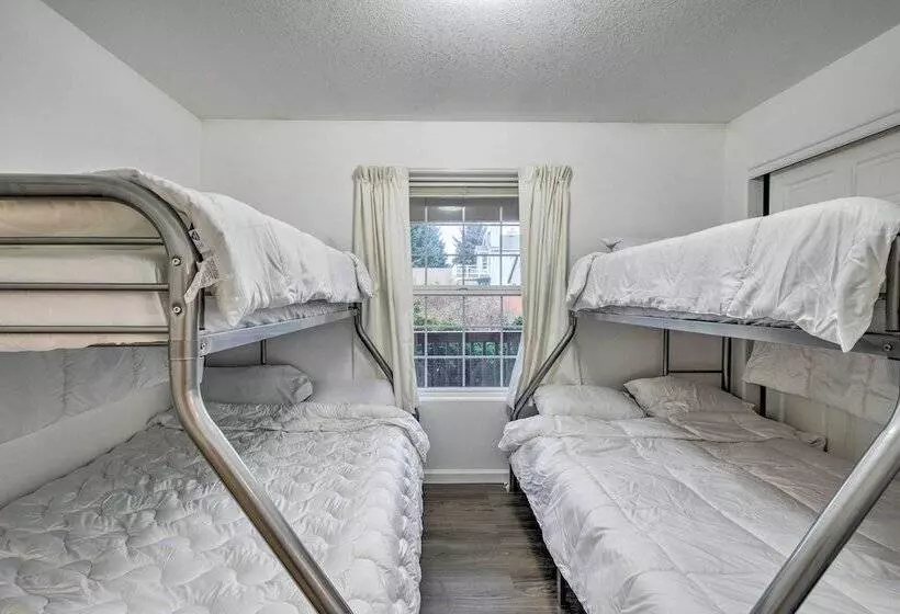 Pet Friendly Pnw Home, 1 Mi To Rockaway Beach