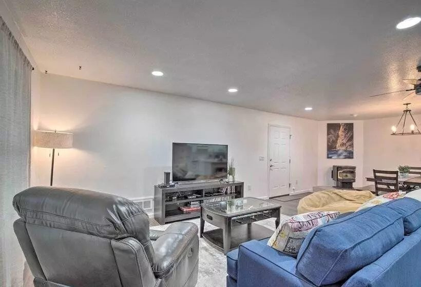 Pet Friendly Pnw Home, 1 Mi To Rockaway Beach