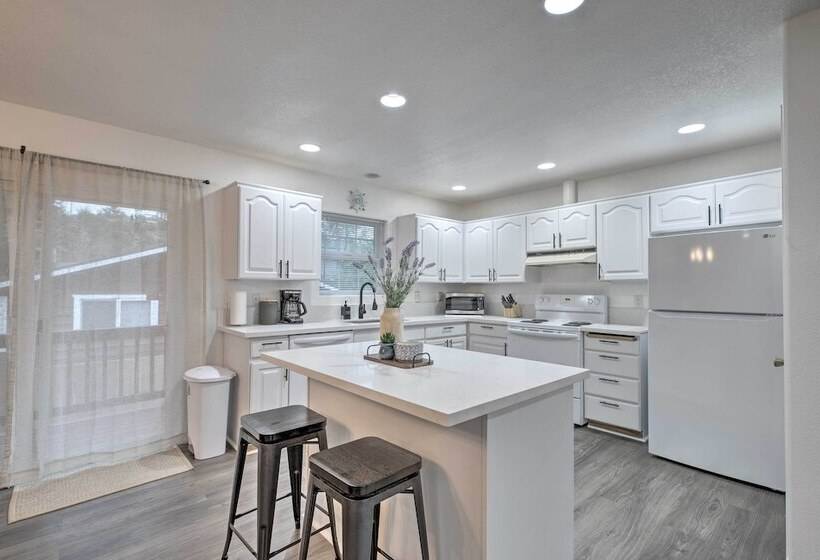 Pet Friendly Pnw Home, 1 Mi To Rockaway Beach