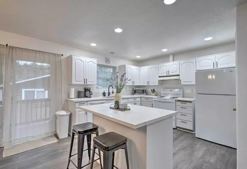 Pet Friendly Pnw Home, 1 Mi To Rockaway Beach