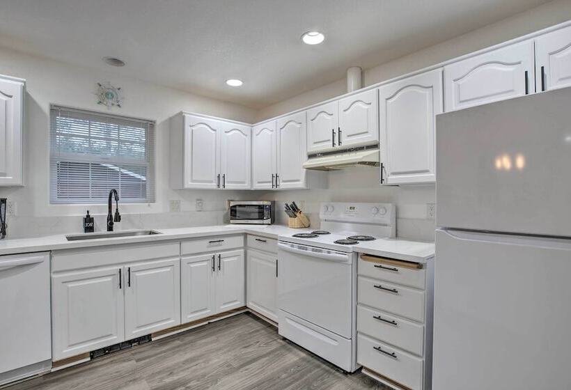 Pet Friendly Pnw Home, 1 Mi To Rockaway Beach