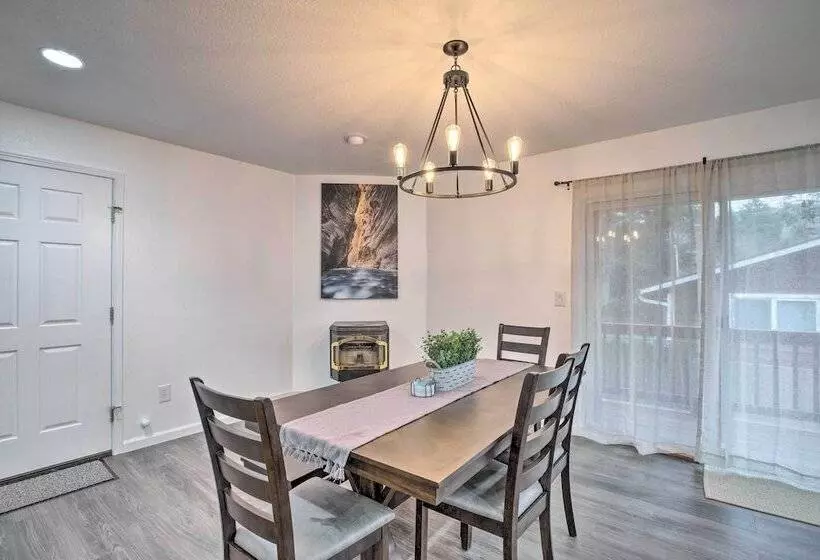 Pet Friendly Pnw Home, 1 Mi To Rockaway Beach