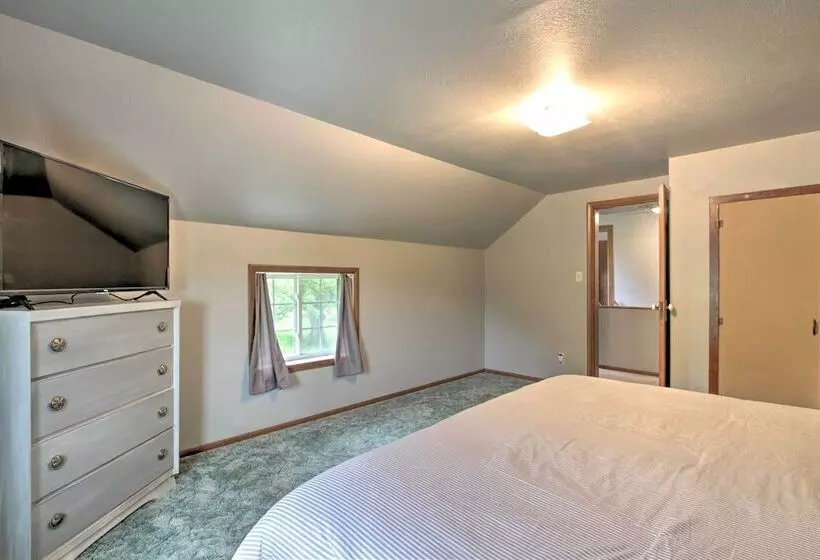 Pet Friendly Spring Grove Home W/serene Yard!