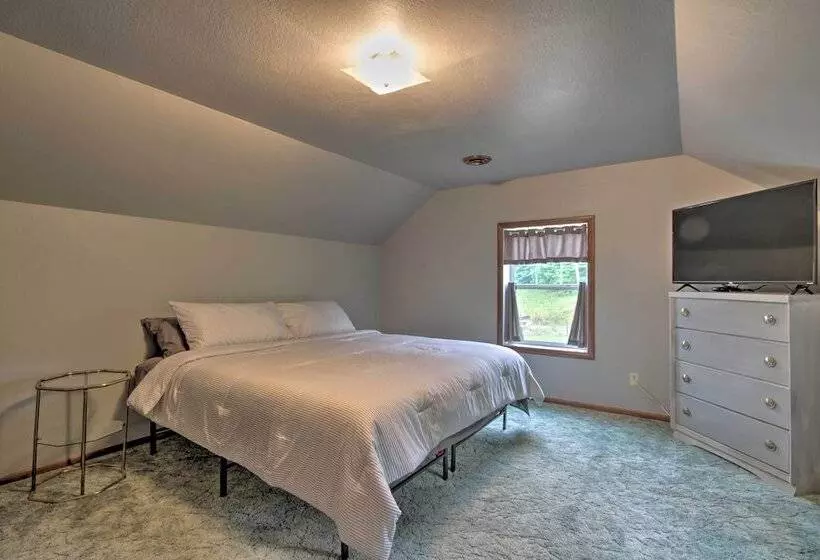 Pet Friendly Spring Grove Home W/serene Yard!