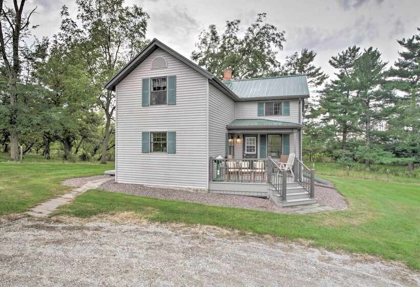 Pet Friendly Spring Grove Home W/serene Yard!