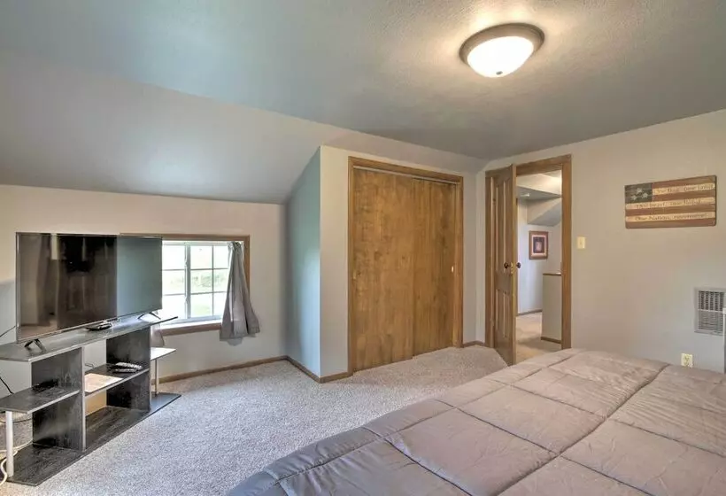 Pet Friendly Spring Grove Home W/serene Yard!