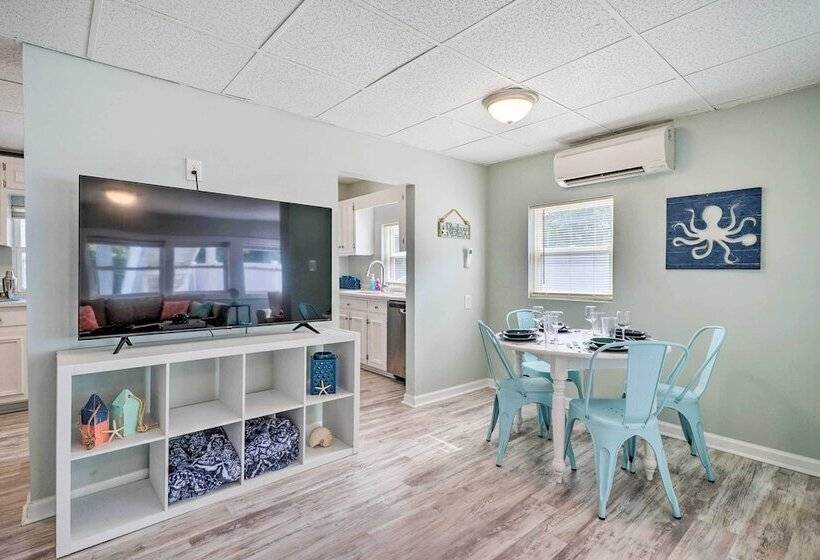 Picturesque Duplex Unit, 1/2 Mi To The Beach!