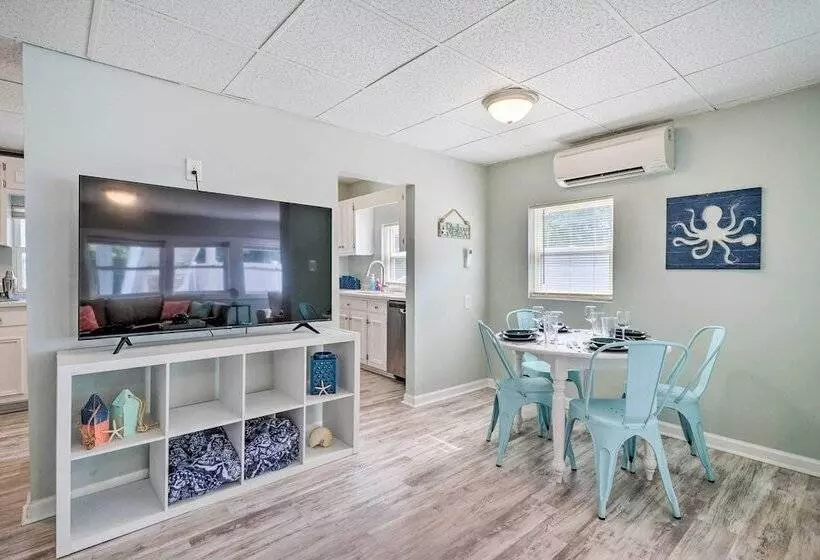 Picturesque Duplex Unit, 1/2 Mi To The Beach!