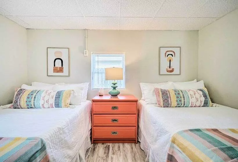 Picturesque Duplex Unit, 1/2 Mi To The Beach!