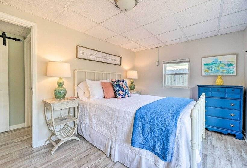 Picturesque Duplex Unit, 1/2 Mi To The Beach!