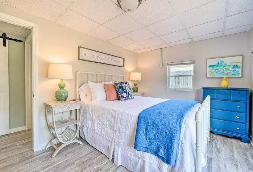 Picturesque Duplex Unit, 1/2 Mi To The Beach!