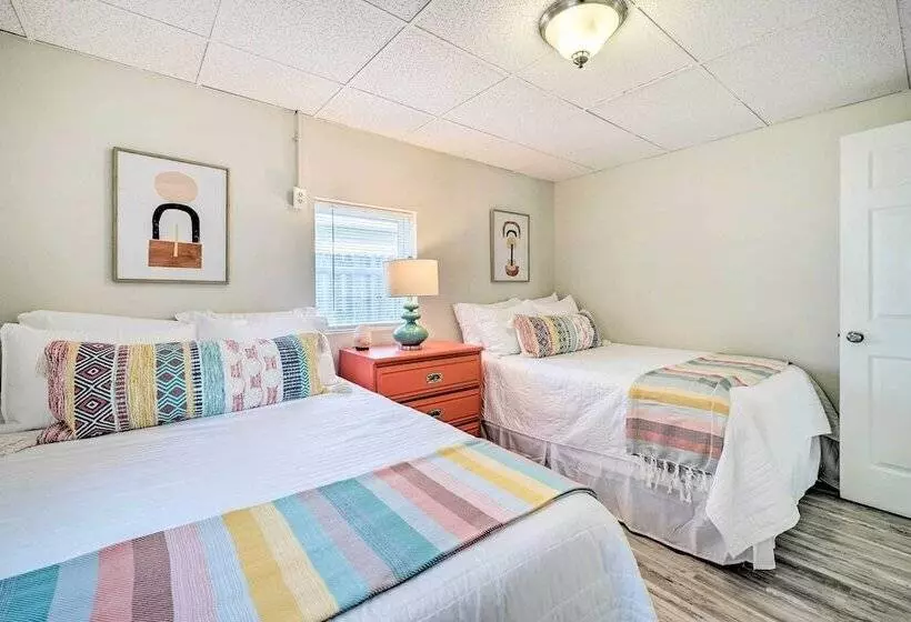 Picturesque Duplex Unit, 1/2 Mi To The Beach!