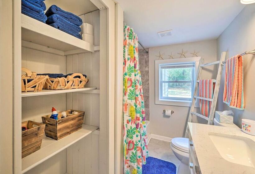 Picturesque Duplex Unit, 1/2 Mi To The Beach!