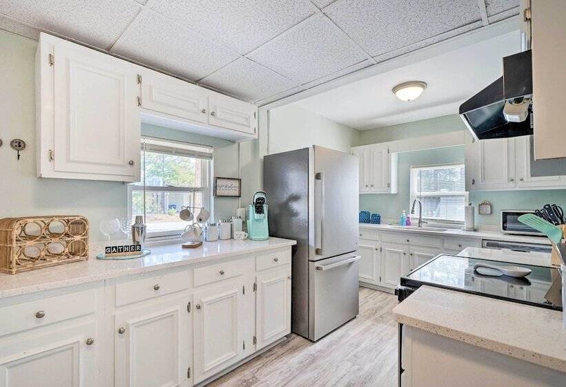 Picturesque Duplex Unit, 1/2 Mi To The Beach!