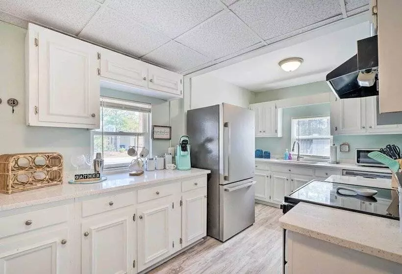 Picturesque Duplex Unit, 1/2 Mi To The Beach!