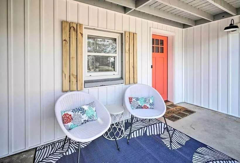 Picturesque Duplex Unit, 1/2 Mi To The Beach!