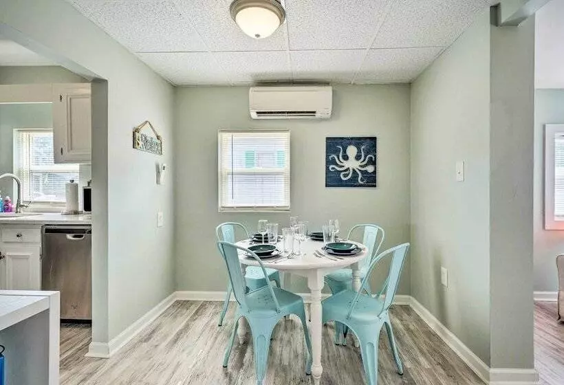 Picturesque Duplex Unit, 1/2 Mi To The Beach!