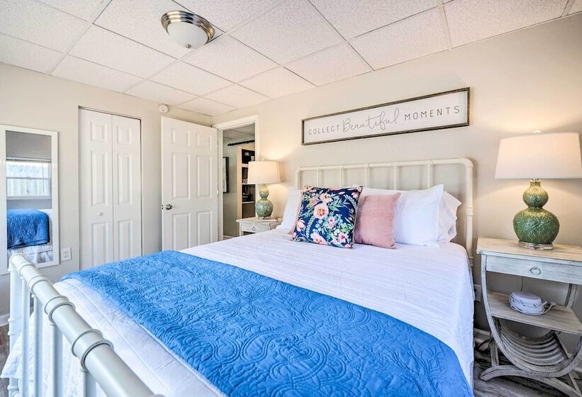 Picturesque Duplex Unit, 1/2 Mi To The Beach!