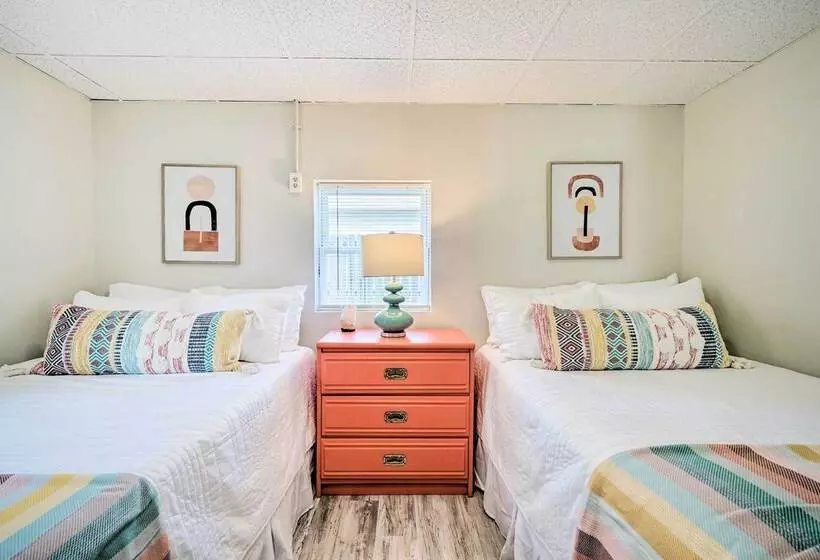 Picturesque Duplex Unit, 1/2 Mi To The Beach!