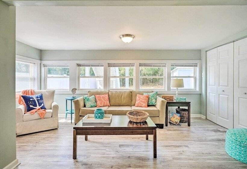 Picturesque Duplex Unit, 1/2 Mi To The Beach!