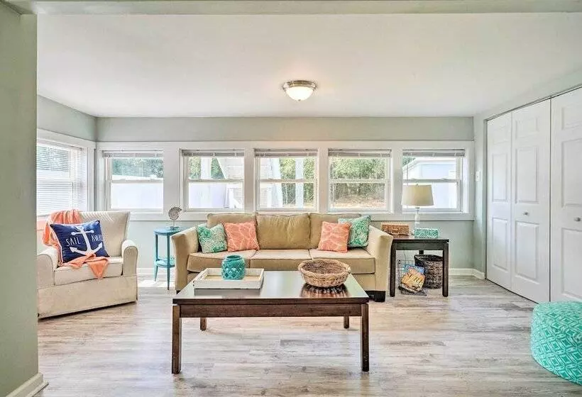 Picturesque Duplex Unit, 1/2 Mi To The Beach!