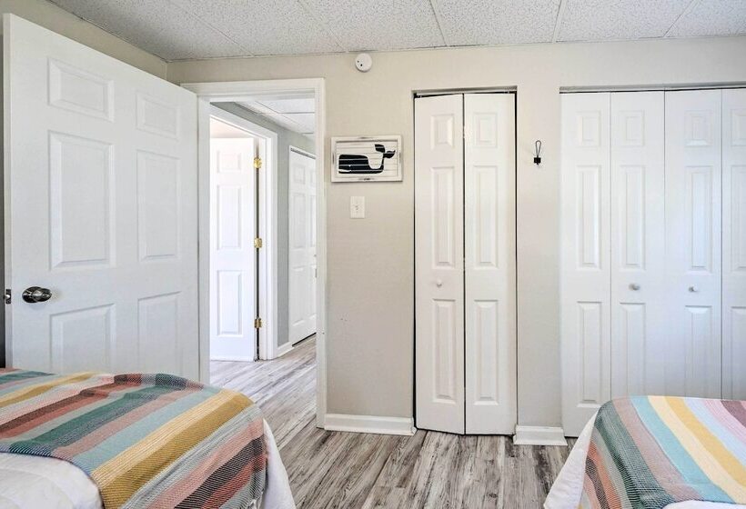 Picturesque Duplex Unit, 1/2 Mi To The Beach!