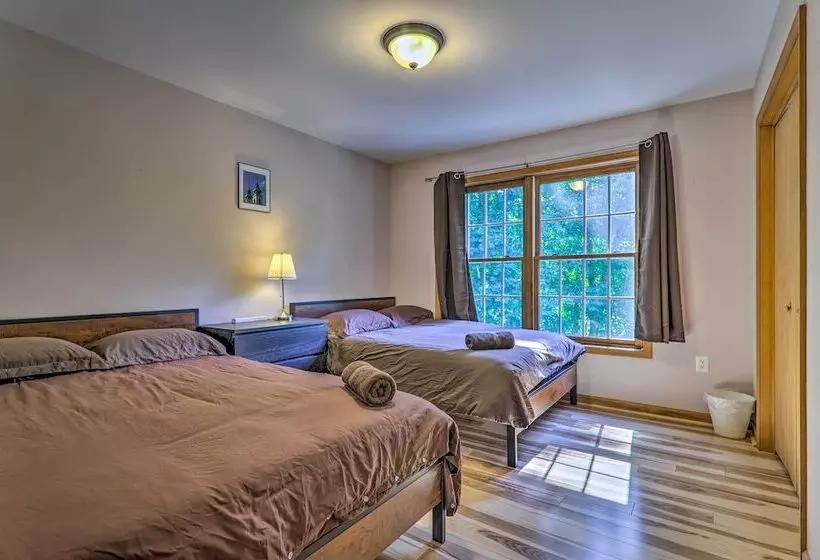 Poconos Retreat W/ Game Room, Hot Tub, & Sauna!