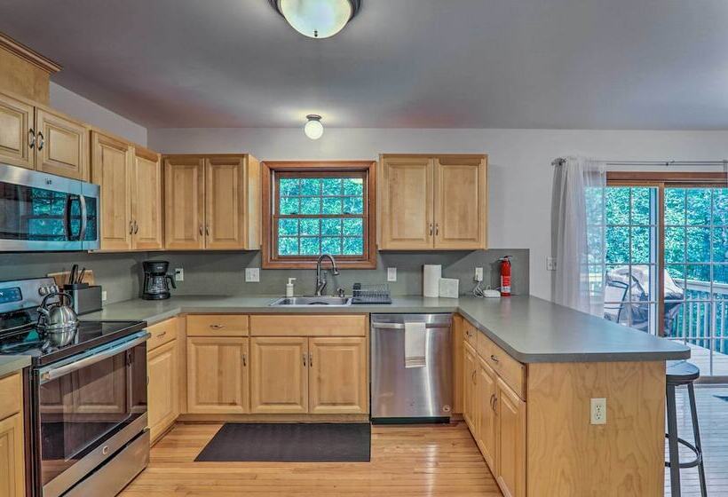 Poconos Retreat W/ Game Room, Hot Tub, & Sauna!