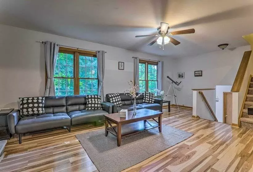 Poconos Retreat W/ Game Room, Hot Tub, & Sauna!