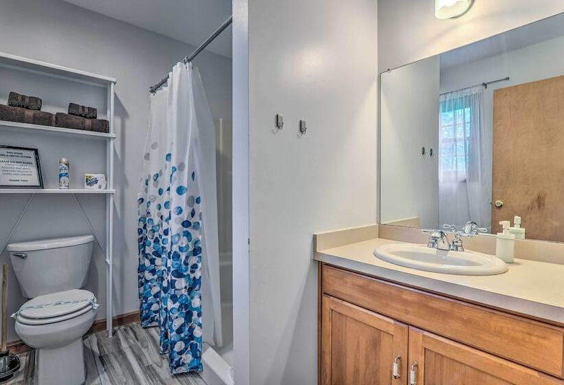 Poconos Retreat W/ Game Room, Hot Tub, & Sauna!