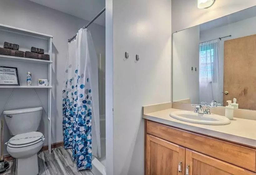 Poconos Retreat W/ Game Room, Hot Tub, & Sauna!