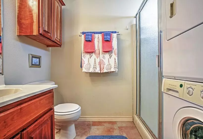 Port Isabel Cottage < 5 Mi To South Padre Island!
