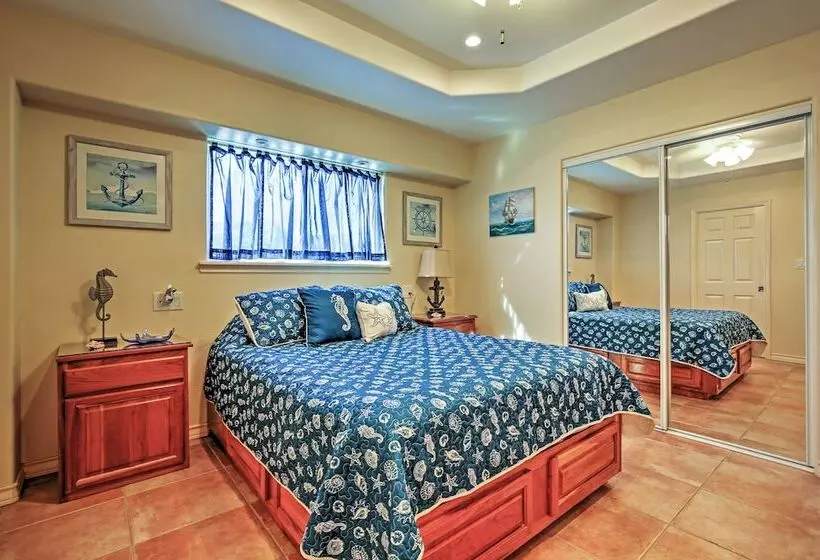 Port Isabel Cottage < 5 Mi To South Padre Island!