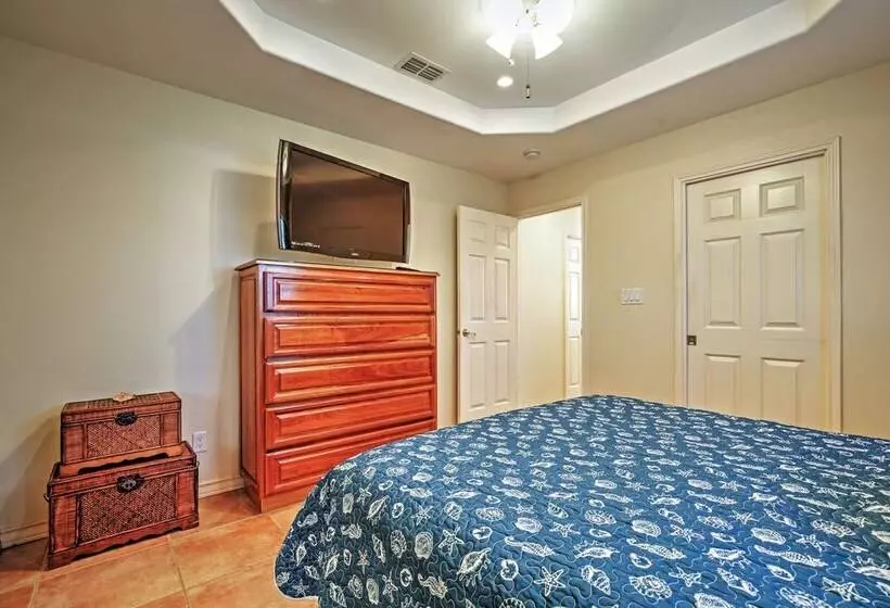 Port Isabel Cottage < 5 Mi To South Padre Island!