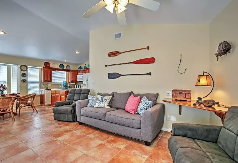 Port Isabel Cottage < 5 Mi To South Padre Island!