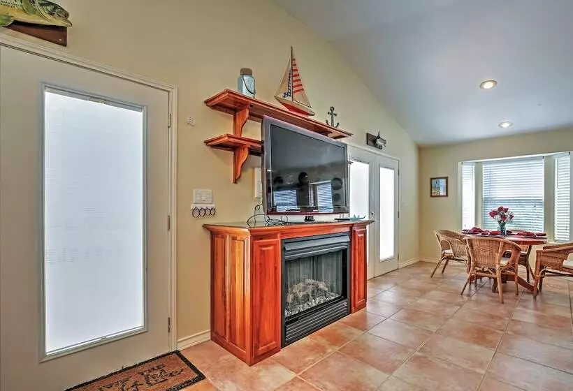 Port Isabel Cottage < 5 Mi To South Padre Island!