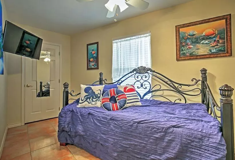 Port Isabel Cottage < 5 Mi To South Padre Island!