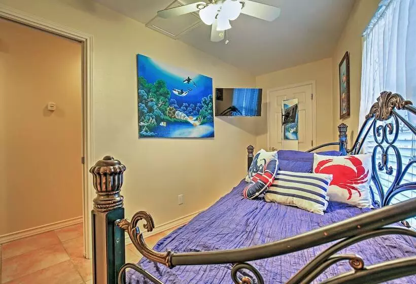 Port Isabel Cottage < 5 Mi To South Padre Island!
