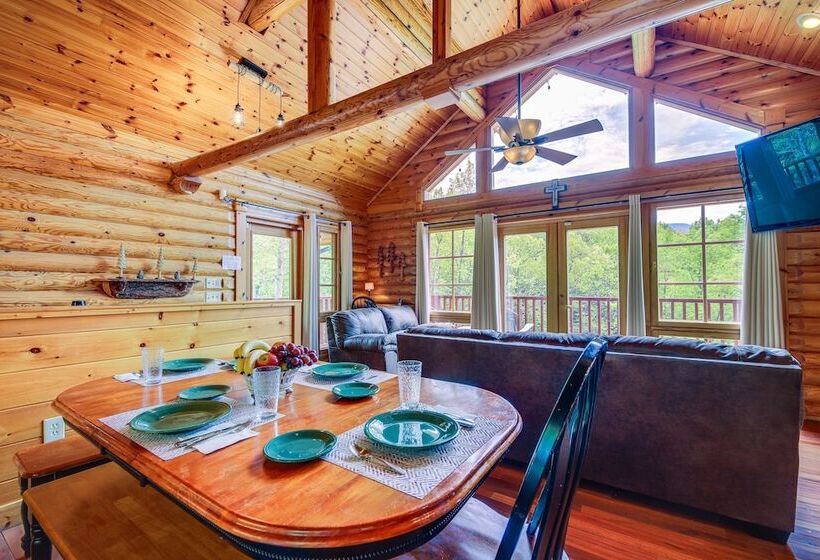 Quiet Gatlinburg Cabin W/ Lookout Decks & Hot Tub!