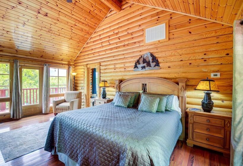 Quiet Gatlinburg Cabin W/ Lookout Decks & Hot Tub!