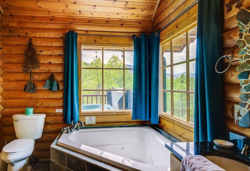 Quiet Gatlinburg Cabin W/ Lookout Decks & Hot Tub!