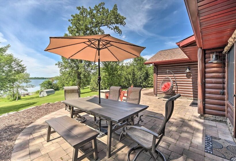 Quiet Lakeside Cabin: Patio & Stunning Views!