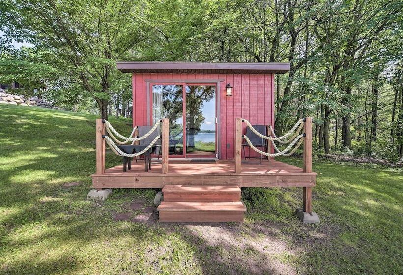 Quiet Lakeside Cabin: Patio & Stunning Views!
