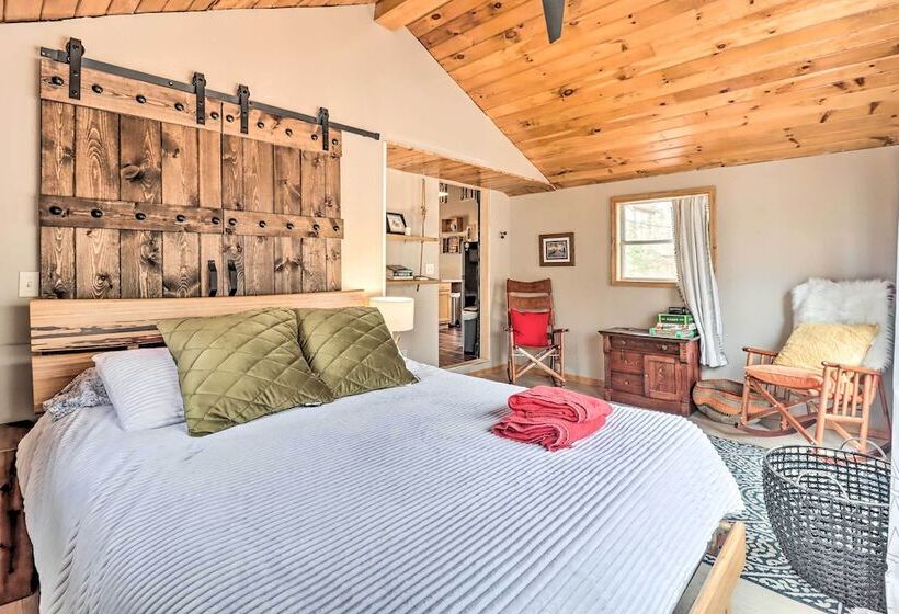 Pocono Home W/ Fire Pit: 1 Mi To State Forest!