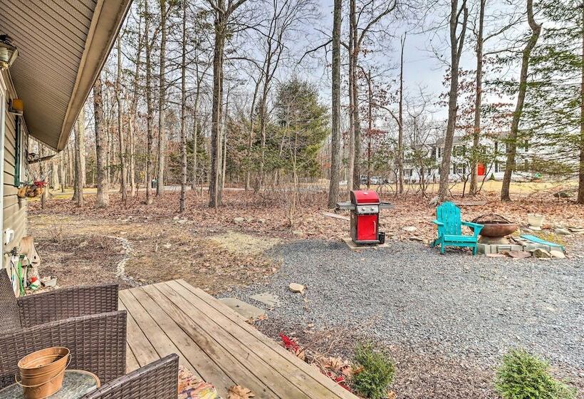 Pocono Home W/ Fire Pit: 1 Mi To State Forest!