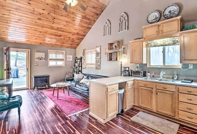 Pocono Home W/ Fire Pit: 1 Mi To State Forest!
