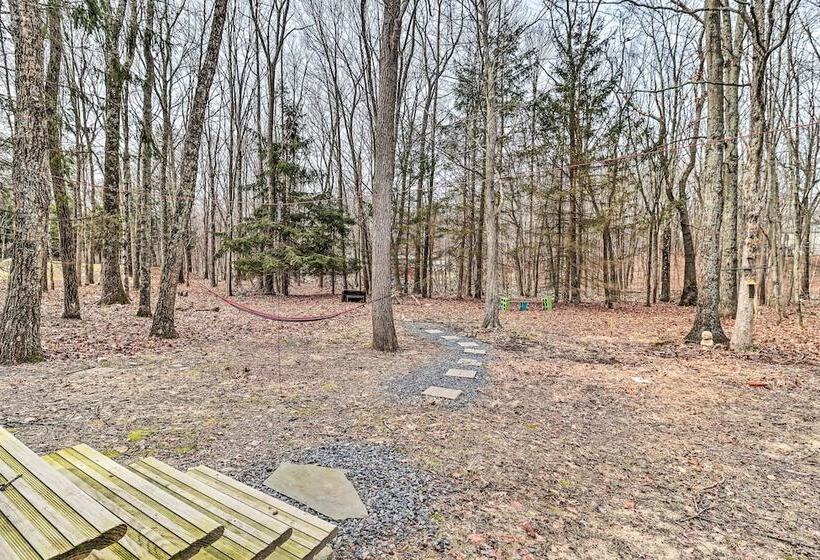 Pocono Home W/ Fire Pit: 1 Mi To State Forest!